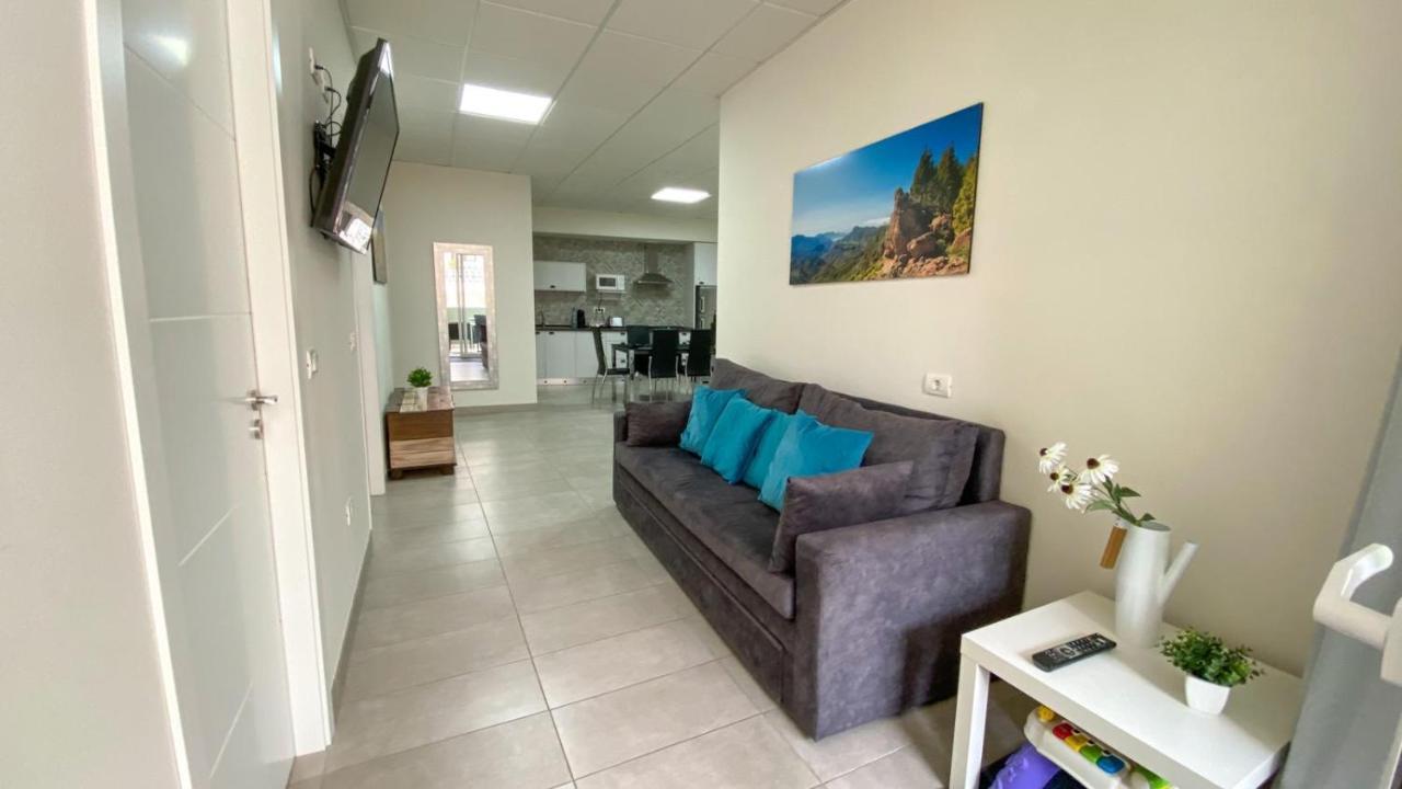 El Puente Holiday Home I- Airport 8,1K インヘニオ エクステリア 写真
