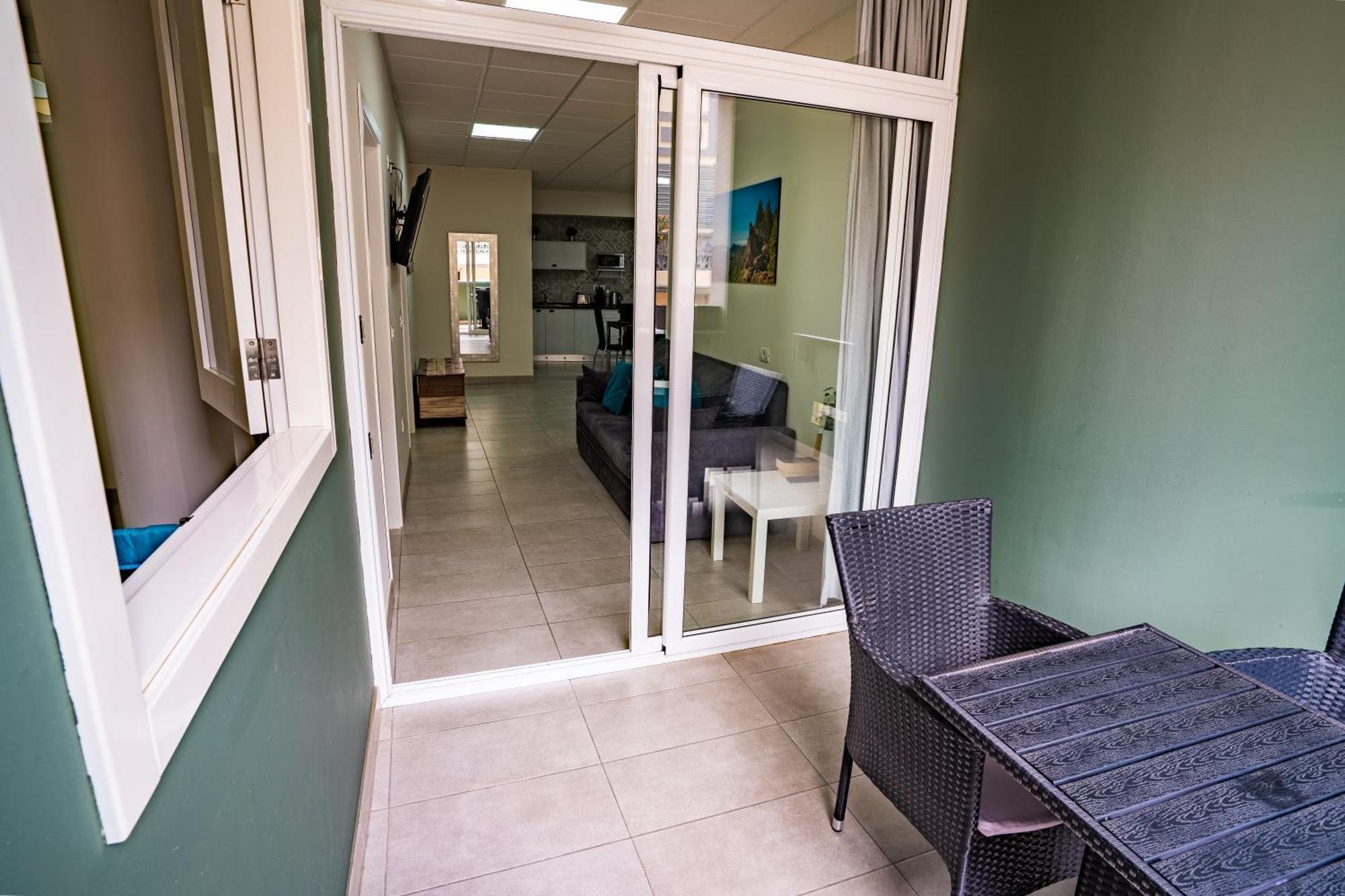 El Puente Holiday Home I- Airport 8,1K インヘニオ エクステリア 写真